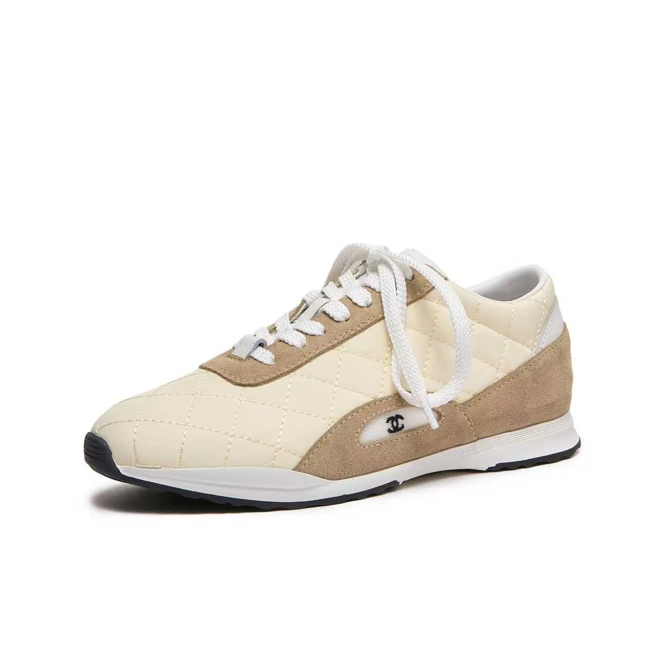p560 Chanel Chanel - 2025 counter top casual sports shoes This classic design; the upper is electro-embroidered with a variety of techniques; the outsole is fashionable and sporty; the extraordinary inclusion of a variety of color matching elements... The diversified mix and match is very good-looking and versatile, casual, fashionable, sports and outdoor can be taken into account... ꫛꫀꪝ Go➫ Material: ❶Upper made of: original imported high silk cowhide suede ❷Inner use: Original imported breathable mesh ❸ Outsole based on: Original TPU combination outsole Counter boutique packaging complete set Female 35–41 Male 38-46